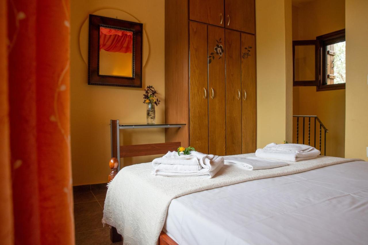 Symmetron Suites Каламос Экстерьер фото