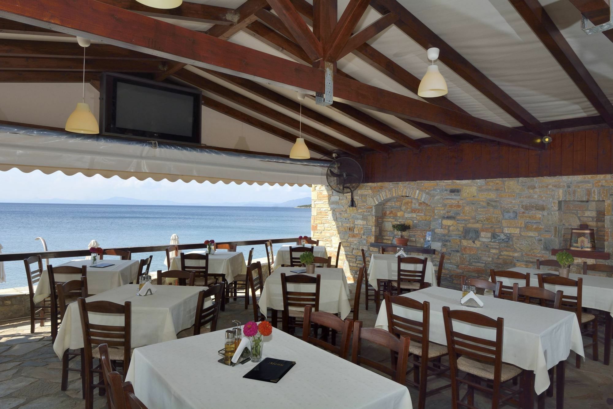 Symmetron Suites Каламос Экстерьер фото