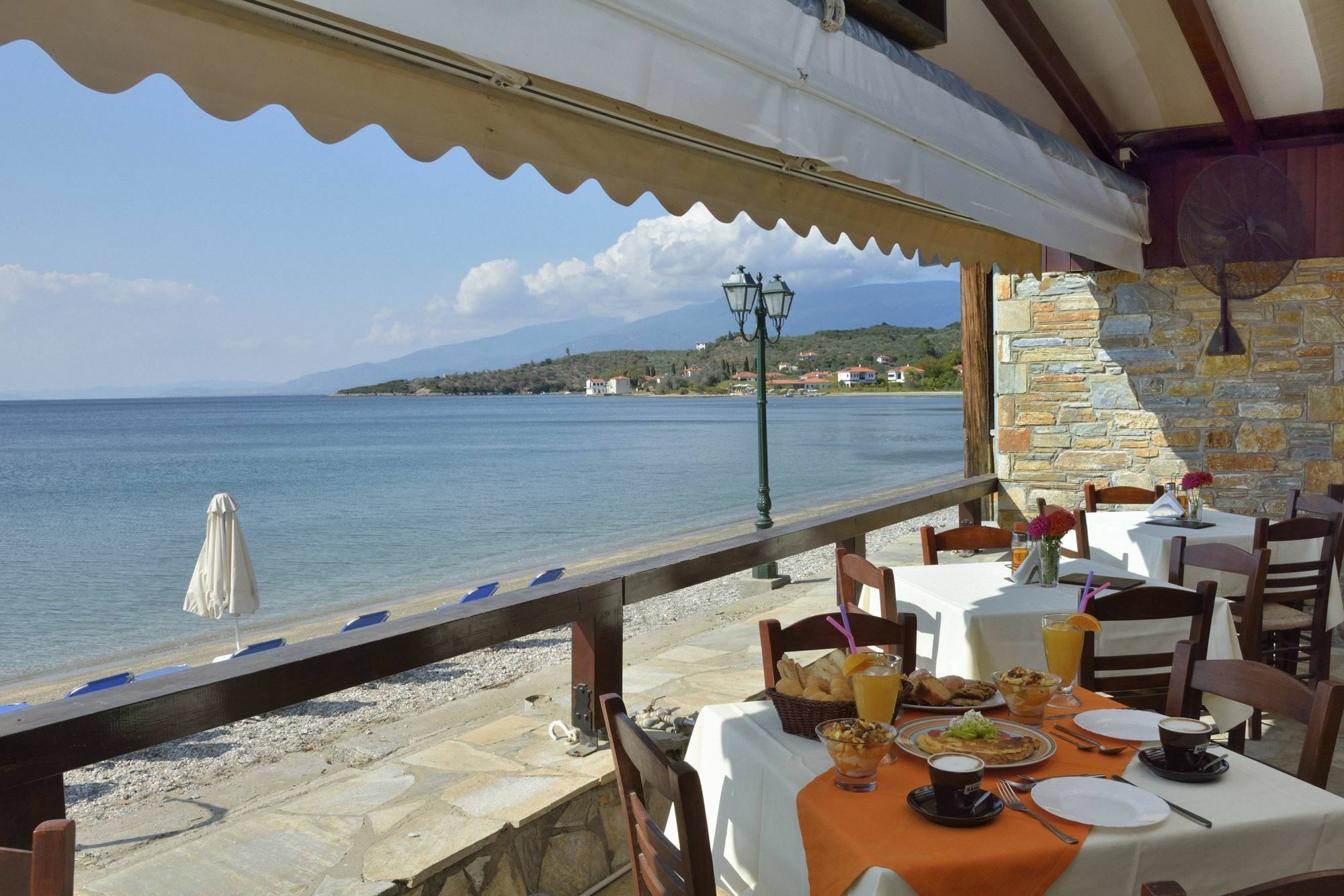 Symmetron Suites Каламос Экстерьер фото